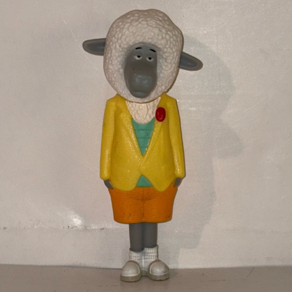 2016 MCDONALDS SING EDDY EDDIE SHEEP TOY HAPPY MEAL TOY #7 CANADA EXCLUSIVE